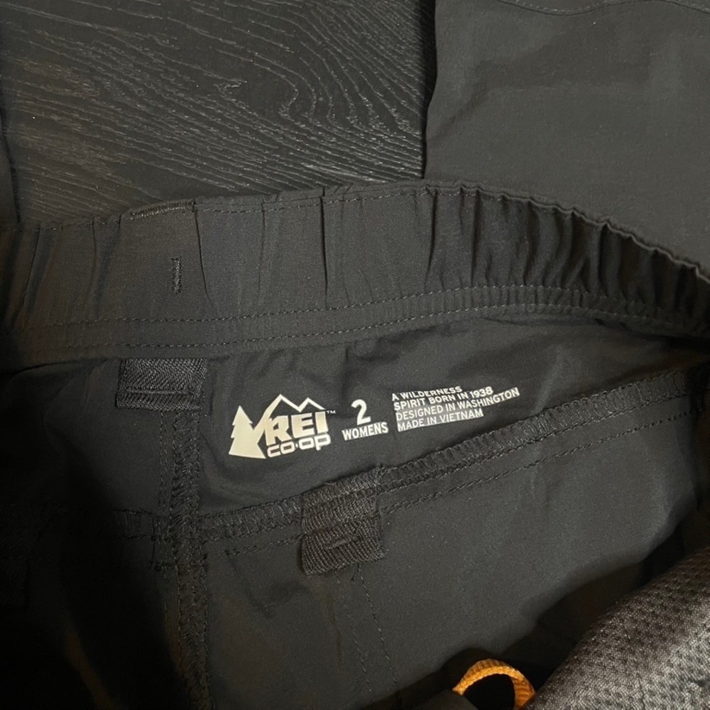 REI Co-op Trailmade 2 Black Hiking Pants Womens Size 2 Cargo Straight Leg - Picture 4 of 6